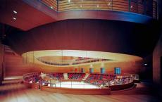 椭圆形定义了Frank Gehry设计的Pierre Boulez Saal音乐厅