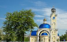 在保加利亚寺庙的建筑第一次举起了金属圆顶