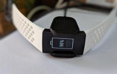 据报道Facebook也在谈判收购Fitbit谷歌向Fitbit提供的现金比Facebook多。