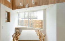 Hiroki Tominaga Atelier完工的日本退休之家拥有巨大的天窗