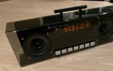 这款Raspberry Pi Spotify Boombox具有现代风格的老式硬件